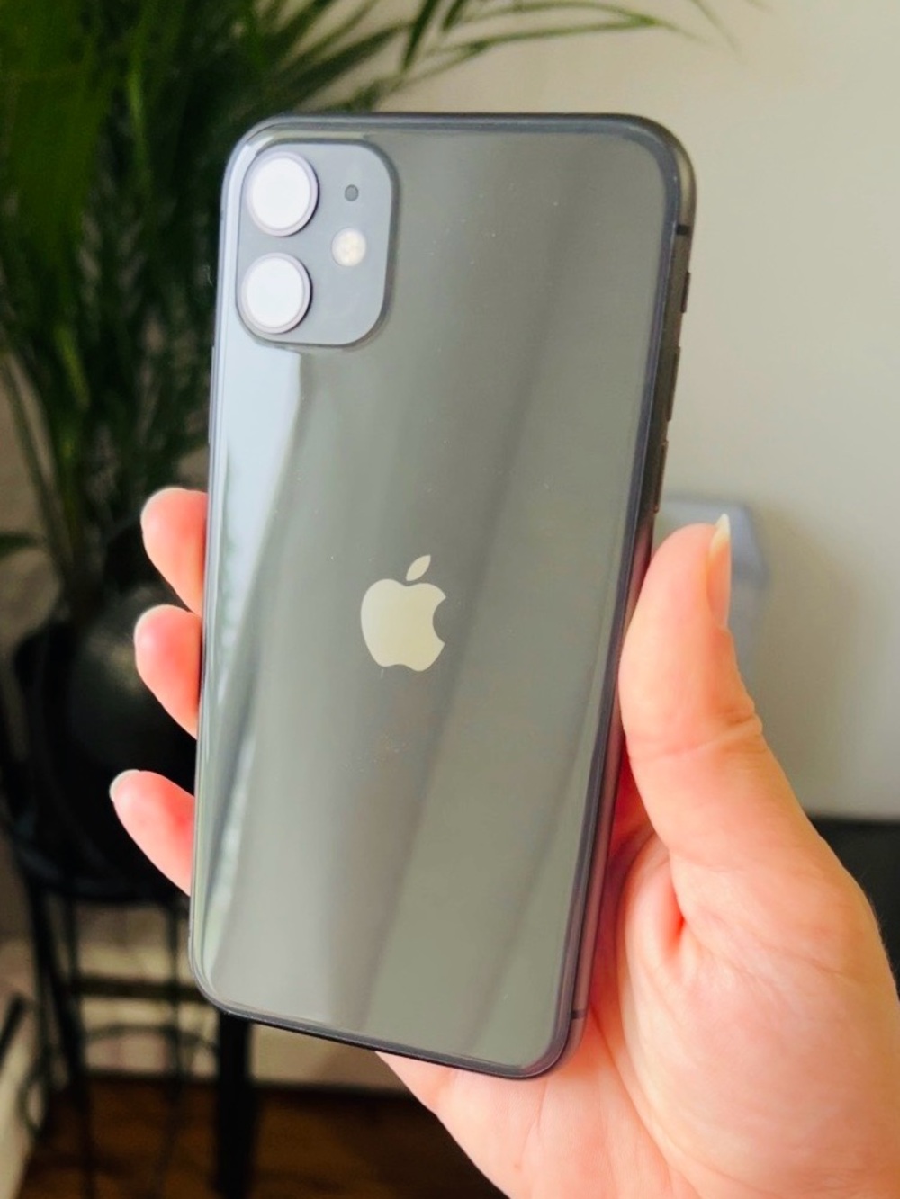 Apple iPhone 11 64GB Black Rogers Excellent Condition 84% Battery